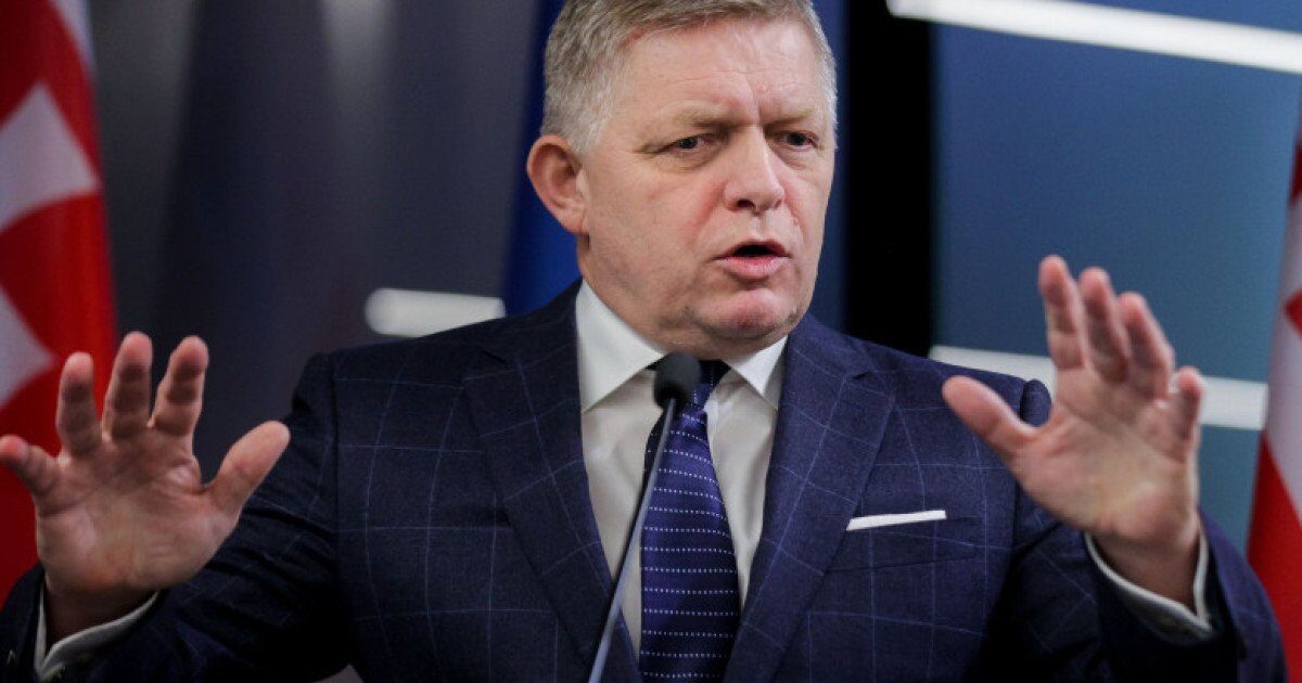 Premierul slovac Robert Fico, în vizită oficială la București Premierul Slovaciei, Robert Fico, se află vineri în România pentru o vizită oficială, care include întâlniri cu oficiali de rang înalt