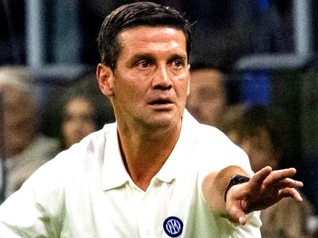 Chivu surprinde din nou: Inter, zi liberă înainte de derby-ul cu AC Milan Antrenorul român Cristi Chivu a luat o decizie neașteptată înaintea derby-ului de foc dintre AC Milan și Inter Milano, programat duminică