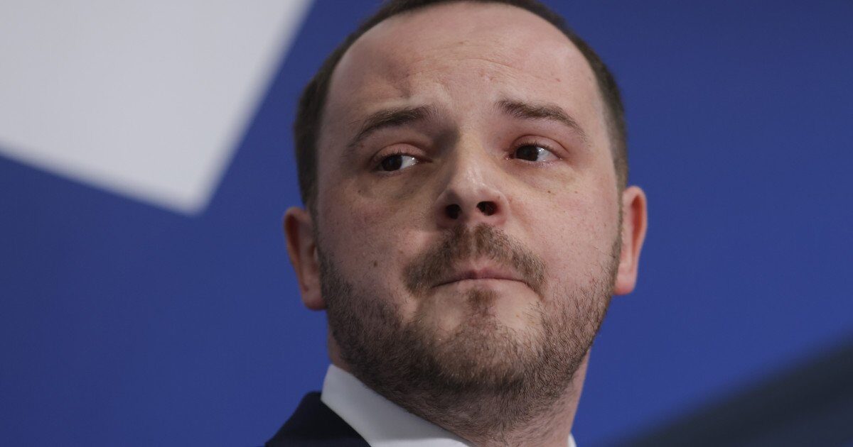 Fostul coordonator al centrului de arși de la Floreasca dă în judecată ministrul Sănătății Medicul Tiberiu Paul Neagu, fostul coordonator al centrului pentru arși de la Spitalul Floreasca din București, a deschis un proces împotriva ministrului Sănătății