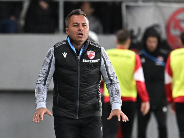 Florentin Petre, sancționat de Comisia de Disciplină după injuriile la adresa rivalelor Florentin Petre, fost jucător și antrenor secund al lui Dinamo, a fost sancționat de Comisia de Disciplină a Federației Române de Fotbal (FRF) în urma incidentelor de la finalul unui meci din Cupa României