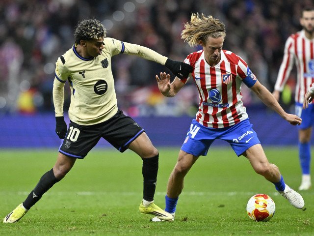 Duel de foc în Cupa Regelui: Barcelona primește vizita lui Atletico Madrid Seara de marți, 3 martie, aduce pe scena fotbalului spaniol un meci așteptat cu sufletul la gură: Barcelona primește vizita lui Atletico Madrid în cadrul Cupei Regelui