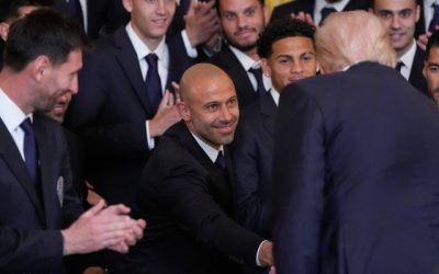 Messi și Inter Miami, critici dure după vizita la Casa Albă și discursul lui Trump Un eveniment neașteptat a avut loc la Casa Albă, unde echipa Inter Miami, pe care joacă starul argentinian Lionel Messi, a fost invitată pentru a sărbători câștigarea titlului MLS
