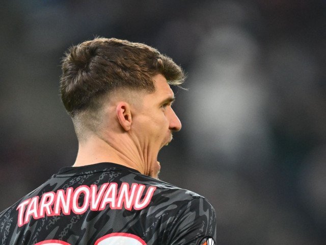 Târnovanu vrea să plece de la FCSB: Giovanni Becali promite să-i găsească echipă în străinătate Ștefan Târnovanu, portarul FCSB, pare să se pregătească de un transfer în străinătate