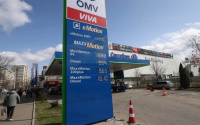 Expertul în energie: Taxarea companiilor petroliere nu va reduce prețurile la carburanți Un nou scenariu discutat în Coaliția de guvernare vizează posibilitatea taxării suplimentare a companiilor din piața carburanților care înregistrează „supraprofituri”