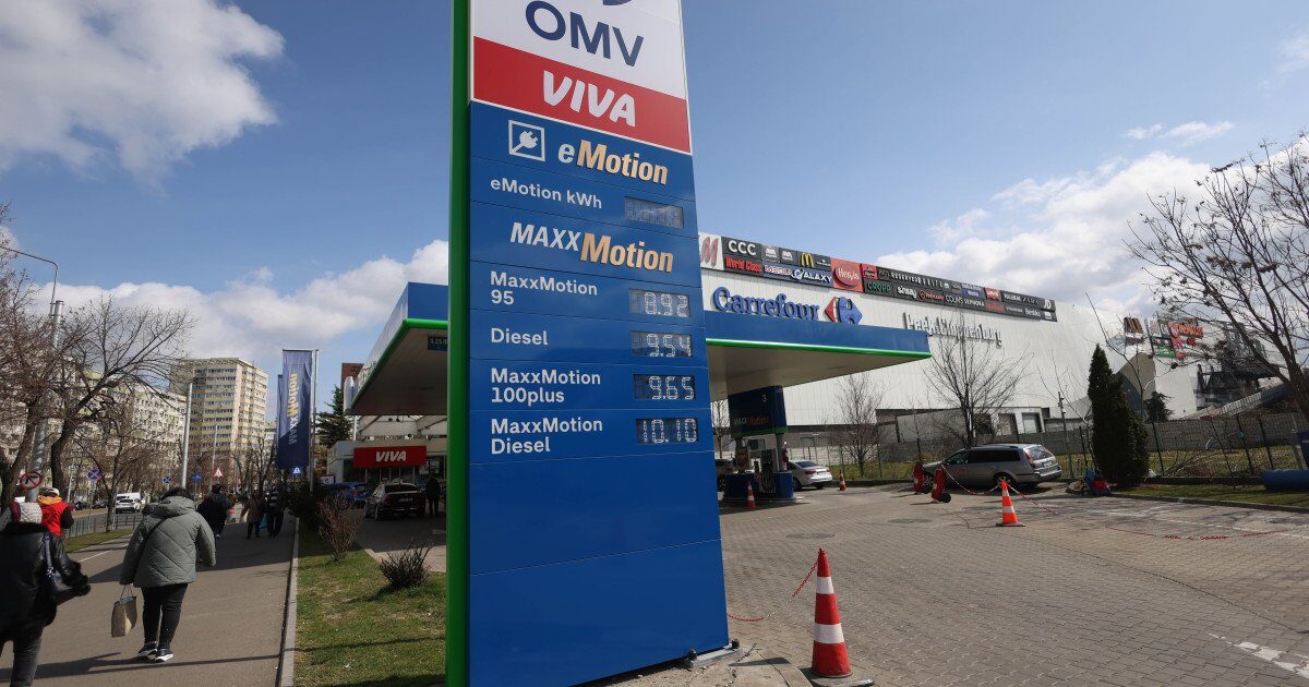 Expertul în energie: Taxarea companiilor petroliere nu va reduce prețurile la carburanți Un nou scenariu discutat în Coaliția de guvernare vizează posibilitatea taxării suplimentare a companiilor din piața carburanților care înregistrează „supraprofituri”