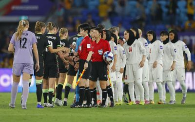 Iranul, în centrul atenției în Cupa Asiei: Jucătoarele, criticate pentru atitudine Turneul continental de fotbal feminin din Cupa Asiei este umbrit de controverse legate de participarea Iranului, pe fondul tensiunilor militare în creștere din țară