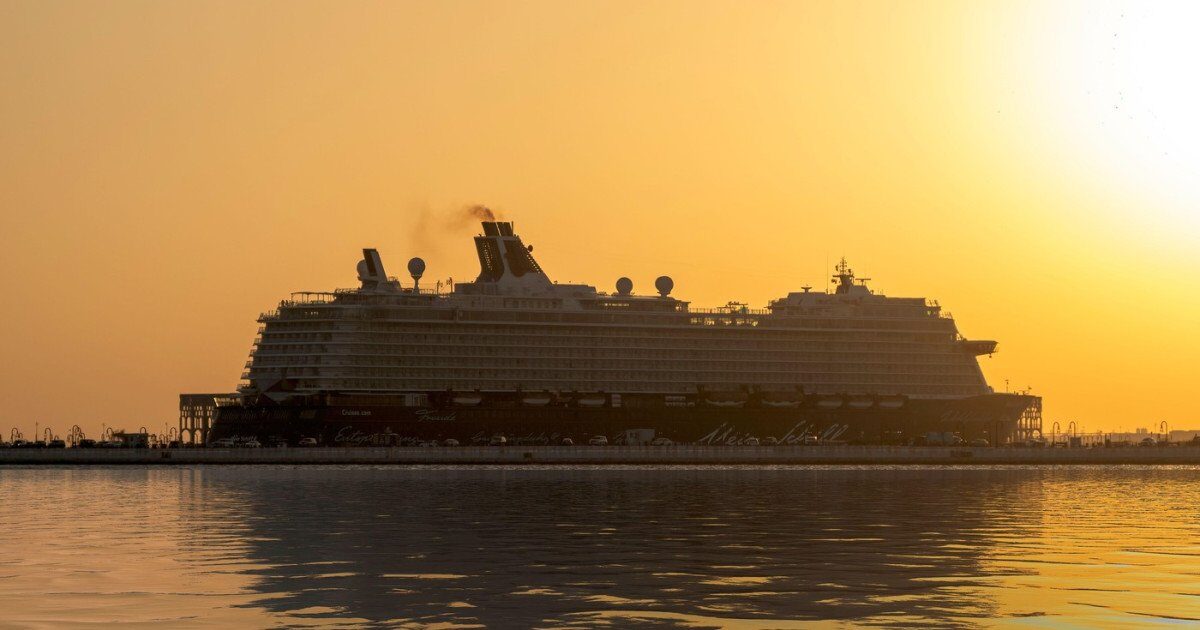 Mii de turiști blocați în Golful Persic: Criza se adâncește pe fondul conflictului Mii de pasageri aflați la bordul navelor de croazieră din Dubai, Abu Dhabi și Doha sunt blocați ca urmare a închiderii Strâmtorii Ormuz și a escaladării conflictului din Orientul Mijlociu