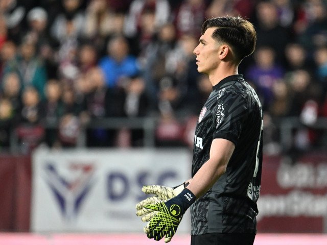 Mihai Popa, portarul CFR-ului, pe lista posibililor convocați la echipa națională pentru barajul cu Turcia Selecționerul Mircea Lucescu ar putea surprinde cu o serie de nume pe lista convocaților pentru barajul cu Turcia, inclusiv posibila convocare în premieră a portarului de la CFR Cluj, Mihai Popa