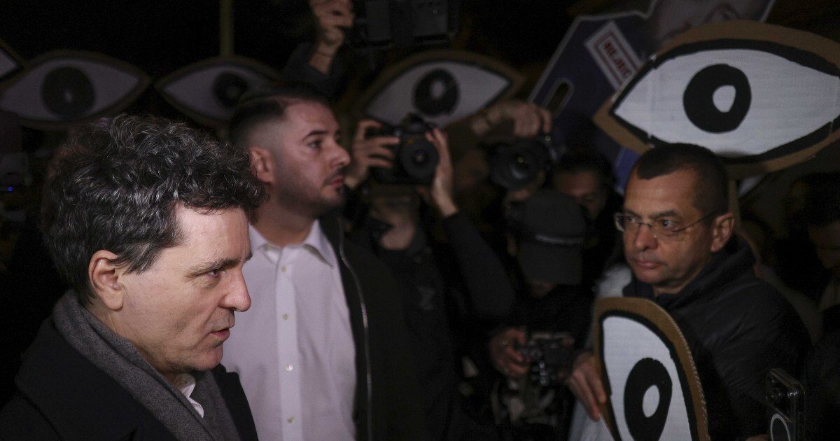 Nicuşor Dan, despre problemele din justiție: „E ca o boală lungă” Președintele României, Nicușor Dan, a abordat vineri seara, în fața Palatului Cotroceni, subiectul problemelor din justiție