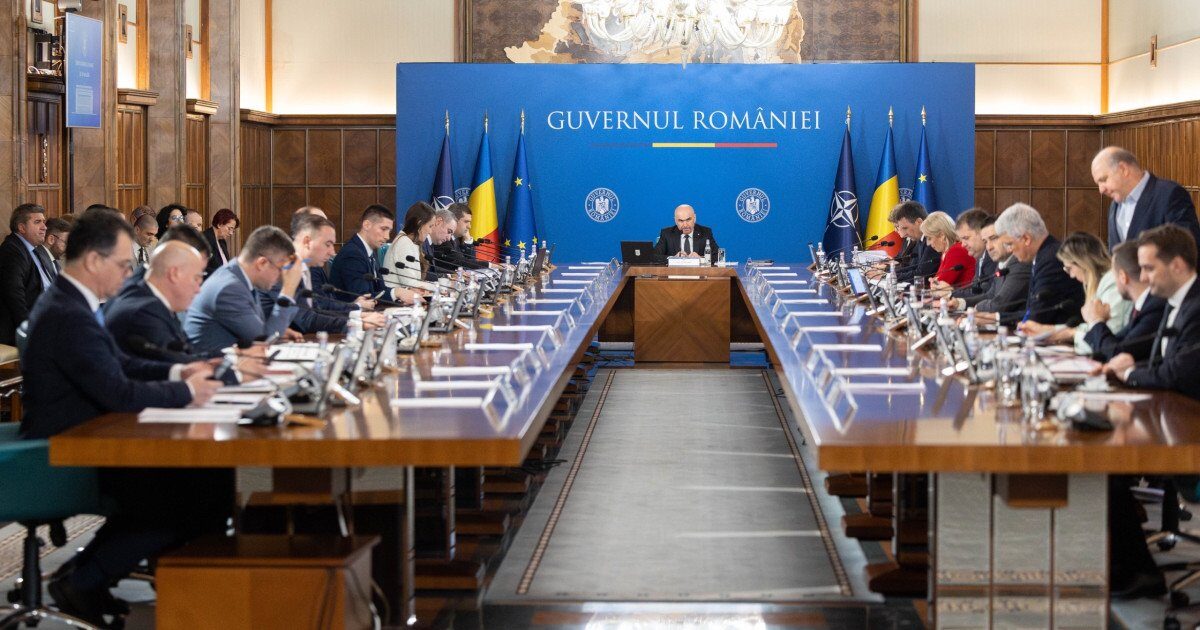 Ordonanța de urgență pentru carburanți intră în vigoare Guvernul a publicat joi seară, în Monitorul Oficial, ordonanța de urgență care declară stare de criză pe piața de carburanți