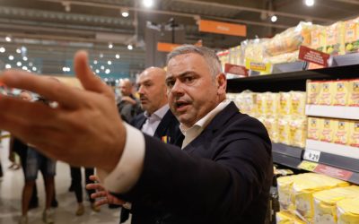 Senatorul USR Ștefan Pălărie îl va chema pe ministrul Agriculturii, Florin Barbu, la Ora Guvernului pentru a explica propunerea de a limita produsele marcă proprie în supermarketuri, pe care o consideră copiată dintr-un proiect AUR