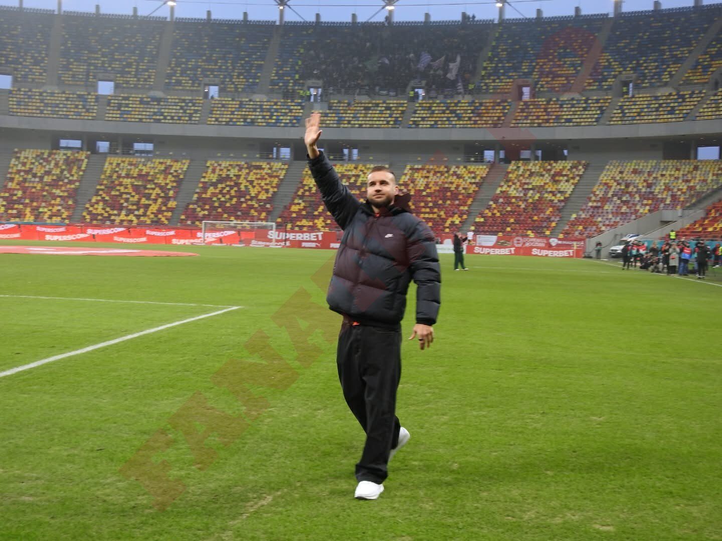 George Pușcaș, prezentat fanilor dinamoviști pe Arena Națională Atacantul George Pușcaș a fost prezentat suporterilor dinamoviști pe Arena Națională, înaintea partidei dintre Dinamo și FC Argeș