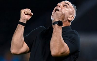 Cosmin Olăroiu, curtat de un club din China după ratarea Mondialului cu Emiratele Arabe Unite După ce a ratat calificarea la Cupa Mondială cu Emiratele Arabe Unite, antrenorul român Cosmin Olăroiu este din nou în atenția cluburilor din Asia