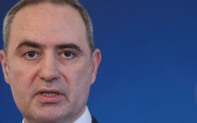 Nazare: România nu e în criză, ci schimbă modelul economic Ministrul Finanțelor, Alexandru Nazare, a declarat marți că România nu traversează o criză, ci o schimbare de paradigmă economică