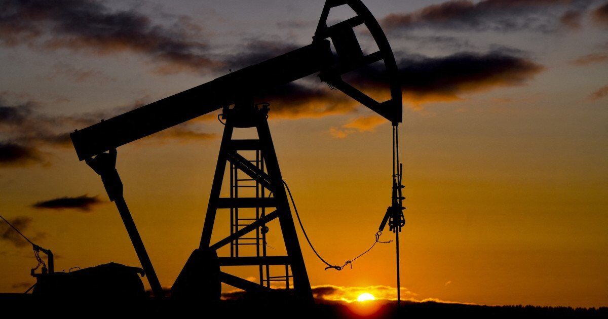 Kuwait reduce producția de petrol pe fondul tensiunilor din Orientul Mijlociu Kuwait Petroleum Corporation a anunțat sâmbătă reducerea producției de petrol și a declarat stare de forță majoră, ca urmare a conflictului din Orientul Mijlociu