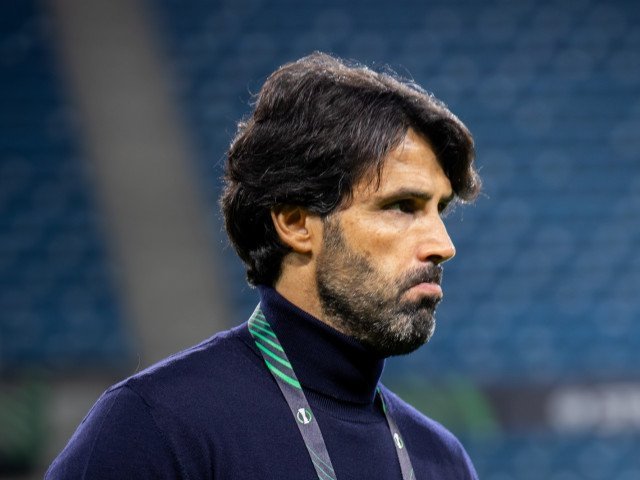 Meci important pentru Universitatea Craiova, Filipe Coelho așteaptă o suspendare Universitatea Craiova se pregătește pentru un meci dificil în deplasare, contra Rapidului, în cadrul etapei a 30-a din SuperLiga