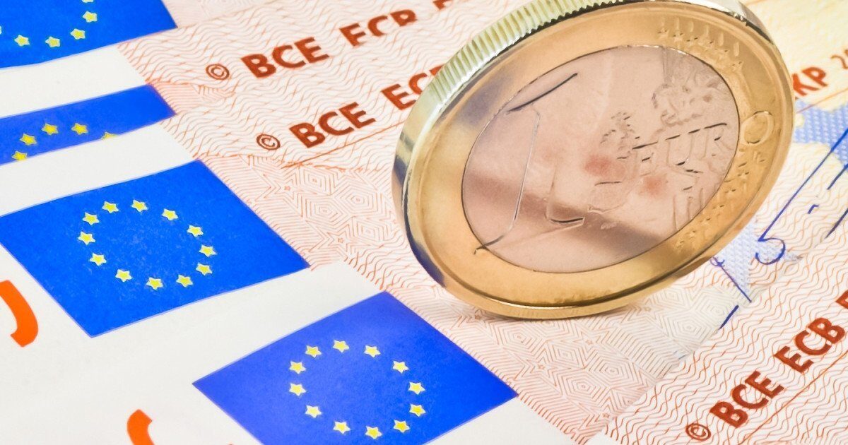 Războiul din Orientul Mijlociu amenință inflația în zona euro Un conflict prelungit în Orientul Mijlociu ar putea alimenta o creștere semnificativă a inflației în zona euro și, totodată, ar putea frâna creșterea economică, avertizează Philip Lane, economistul-șef al Băncii Centrale Europene (BCE)