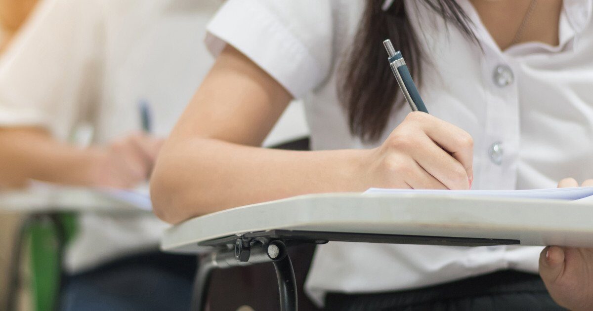 Matematica pune la încercare elevii de liceu: Simularea Bacalaureatului continuă București – Elevii de clasele a XII-a și a XIII-a au susținut astăzi proba scrisă la matematică, în cadrul simulării examenului de Bacalaureat 2026