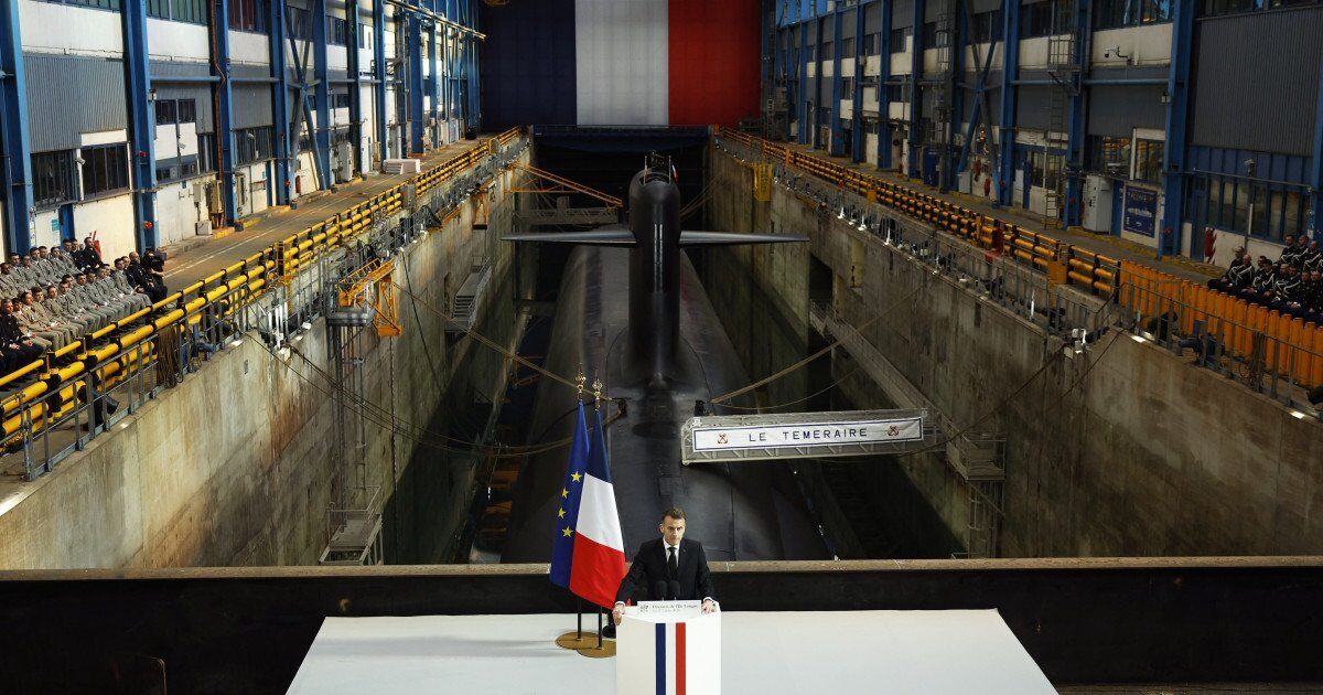 România, invitată de Franța să discute despre „umbrela nucleară” Ministrul de Externe, Oana Țoiu, a confirmat marți, în Polonia, că România a primit o invitație din partea Franței pentru a discuta despre posibilitatea aderării la „umbrela nucleară” franceză