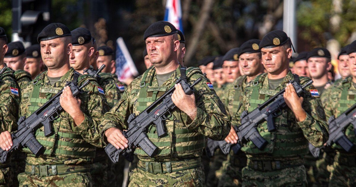 Croația reintroduce serviciul militar obligatoriu: sute de tineri se prezintă la recrutare Croația a reintrodus serviciul militar obligatoriu după ce l-a eliminat în 2008
