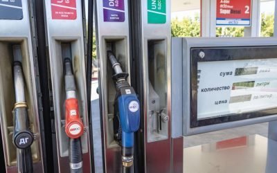 Economie la pompă: Cât poți economisi alimentând în Bulgaria Românii care trec granița în Bulgaria pot găsi prețuri mai avantajoase la carburanți, generând astfel economii la alimentarea autoturismelor