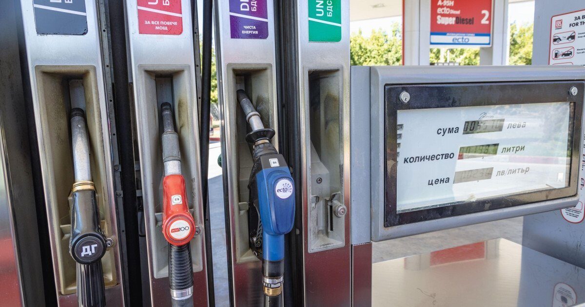 Economie la pompă: Cât poți economisi alimentând în Bulgaria Românii care trec granița în Bulgaria pot găsi prețuri mai avantajoase la carburanți, generând astfel economii la alimentarea autoturismelor