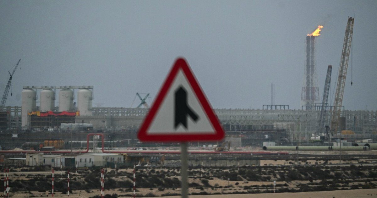 Qatar avertizează asupra opririi exporturilor de energie din Golf din cauza conflictului cu Iranul Qatar se așteaptă ca țările din Golf să oprească exporturile de energie în câteva săptămâni dacă conflictul cu Iranul continuă
