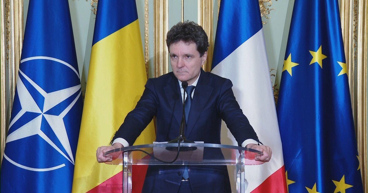 Franța propune României o discuție despre „descurajarea nucleară” Vicepremierul Tanczos Barna a declarat, marți seară, că România trebuie să analizeze atent propunerea Franței de a participa la discuțiile privind „descurajarea avansată”
