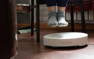 Inginer spaniol preia controlul a mii de aspiratoare robot, dezvăluind o vulnerabilitate majoră Un inginer software din Spania a reușit să acceseze de la distanță aproximativ 7.000 de aspiratoare robot din întreaga lume, după ce a descoperit o eroare de securitate în sistemul unor dispozitive DJI Romo