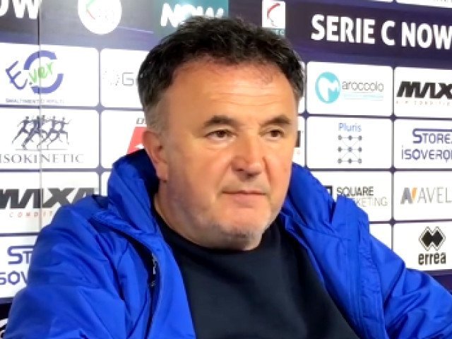 Șoc la Virtus Verona: Gigi Fresco, antrenorul cu 44 de ani de carieră, și-a dat demisia Gigi Fresco, antrenorul lui Virtus Verona, a demisionat după 44 de ani petrecuți pe banca tehnică a echipei