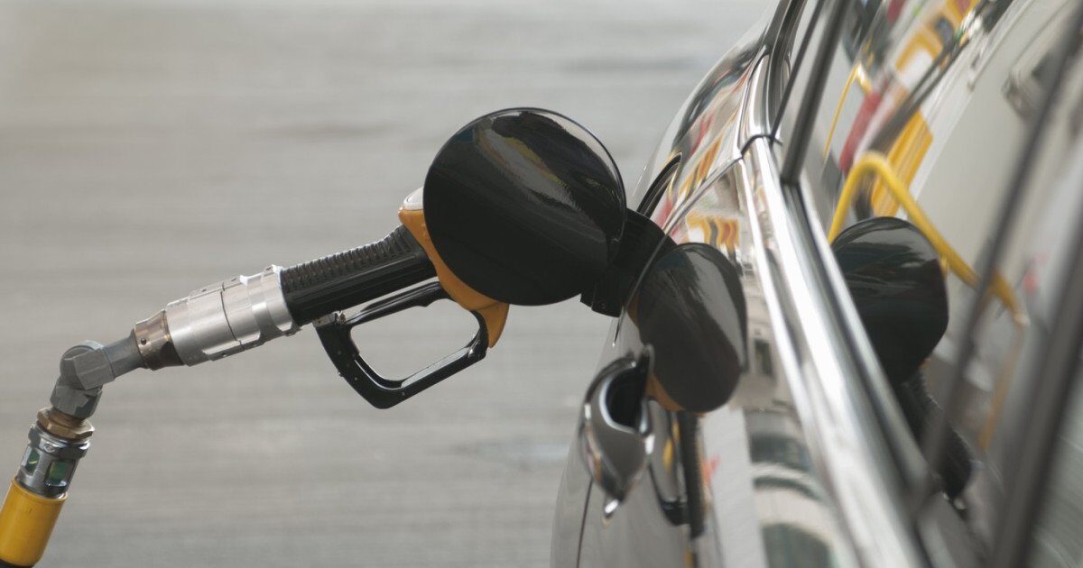 Polonia Plafonează Prețurile la Combustibili: O Măsură Menită să Protejeze Consumatorii Varșovia va introduce, începând de marți, plafoane de preț pentru combustibili, o măsură de urgență menită să protejeze consumatorii de creșterea prețurilor la nivel mondial