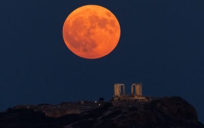 Primăvara aduce două spectacole astronomice: Luna Roz și Luna Albastră Primăvara aceasta, pasionații de astronomie vor avea parte de două evenimente deosebite: Luna Roz și Luna Albastră