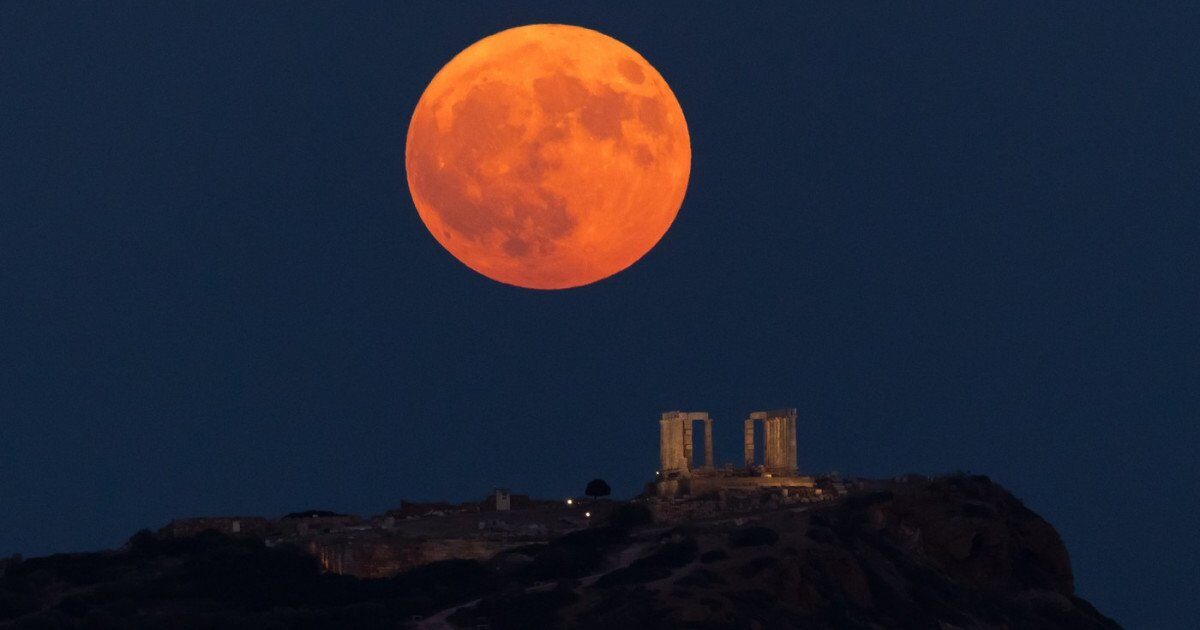 Primăvara aduce două spectacole astronomice: Luna Roz și Luna Albastră Primăvara aceasta, pasionații de astronomie vor avea parte de două evenimente deosebite: Luna Roz și Luna Albastră