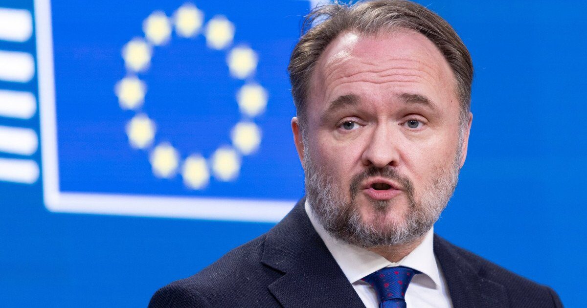 Bruxelles-ul cere limitarea consumului de petrol și gaze, de teama unei crize energetice prelungite Comisia Europeană le solicită statelor membre să ia în considerare măsuri pentru reducerea consumului de petrol și gaze, mai ales în sectorul transporturilor