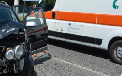 O mașină a urcat pe trotuar și a ucis o femeie