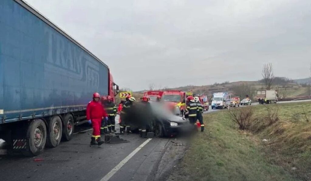 Accident grav în județul Cluj: Cinci persoane și-au pierdut viața Un accident rutier deosebit de grav a avut loc luni dimineață, pe DN1F, în apropiere de localitatea Sânpaul, județul Cluj
