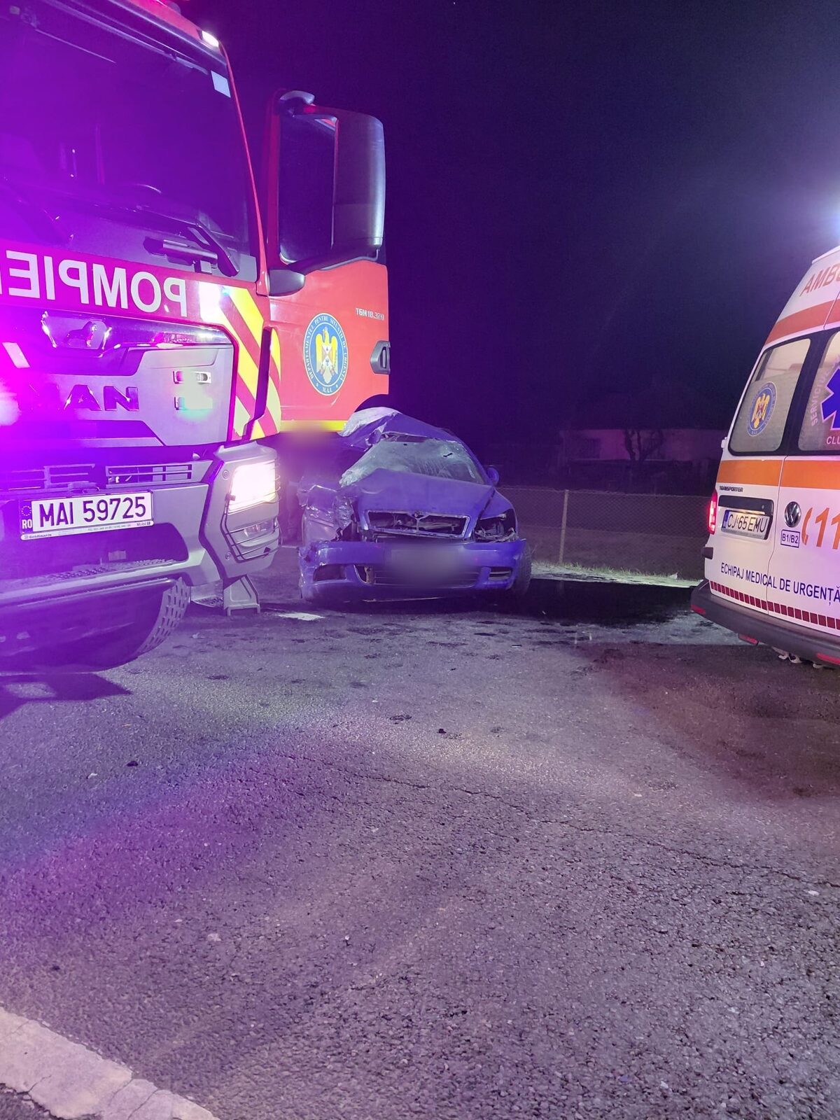 Tragedie pe DN1 E60: Un accident rutier grav a curmat două vieți Un accident rutier grav a avut loc joi seara pe DN1 E60, în apropierea localității Negreni, județul Cluj, implicând un autocamion și două autoturisme