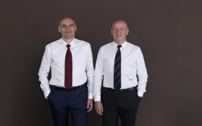 Dedeman investește masiv în energie regenerabilă: 40 MWp instalați pe magazine și depozite Grupul Pavăl Holding, proprietarul Dedeman, își orientează atenția către energia regenerabilă, investițiile în panouri fotovoltaice fiind o prioritate strategică