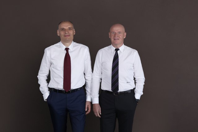 Dedeman investește masiv în energie regenerabilă: 40 MWp instalați pe magazine și depozite Grupul Pavăl Holding, proprietarul Dedeman, își orientează atenția către energia regenerabilă, investițiile în panouri fotovoltaice fiind o prioritate strategică