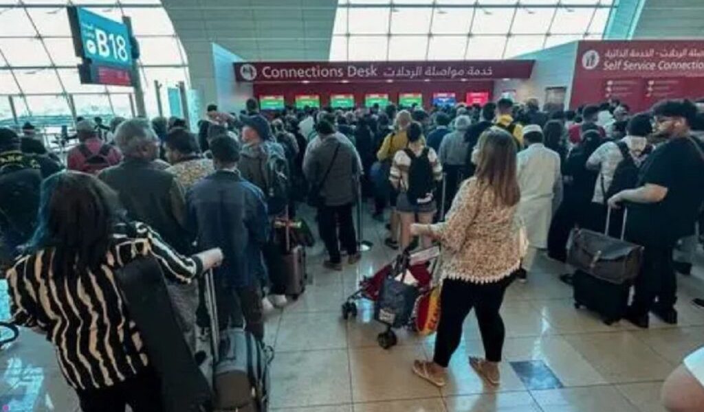 Zborurile speciale TAROM pentru repatrierile din Orientul Mijlociu, amânate Zborurile speciale ale TAROM, destinate repatrierii a peste 300 de cetățeni români blocați în Orientul Mijlociu, au fost reprogramate pentru seara zilei de 2 martie