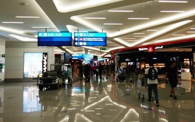 Atacul cu dronă din Dubai suspendă zborurile, românii se confruntă cu dificultăți în repatriere Situația tensionată din Orientul Mijlociu continuă să perturbe traficul aerian și să creeze dificultăți pentru cetățenii români aflați în regiune