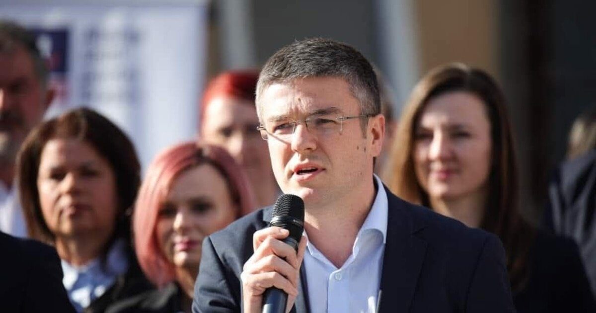 Guvernul a aprobat măsuri pentru plata salariilor în companiile aflate în dificultate Guvernul a adoptat două acte normative care permit plata salariilor angajaților din companii aflate în dificultate, prin mecanisme finanțate de stat