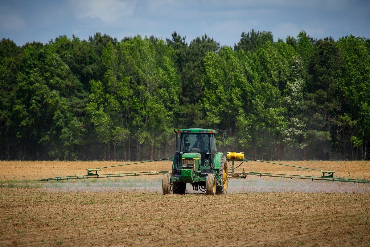 Motorina subvenționată pentru fermieri: MADR propune un nou ajutor de stat Ministerul Agriculturii și Dezvoltării Rurale (MADR) a publicat vineri, în dezbatere publică, un proiect de ordonanță de urgență care vizează acordarea de subvenții pentru motorina utilizată de fermieri