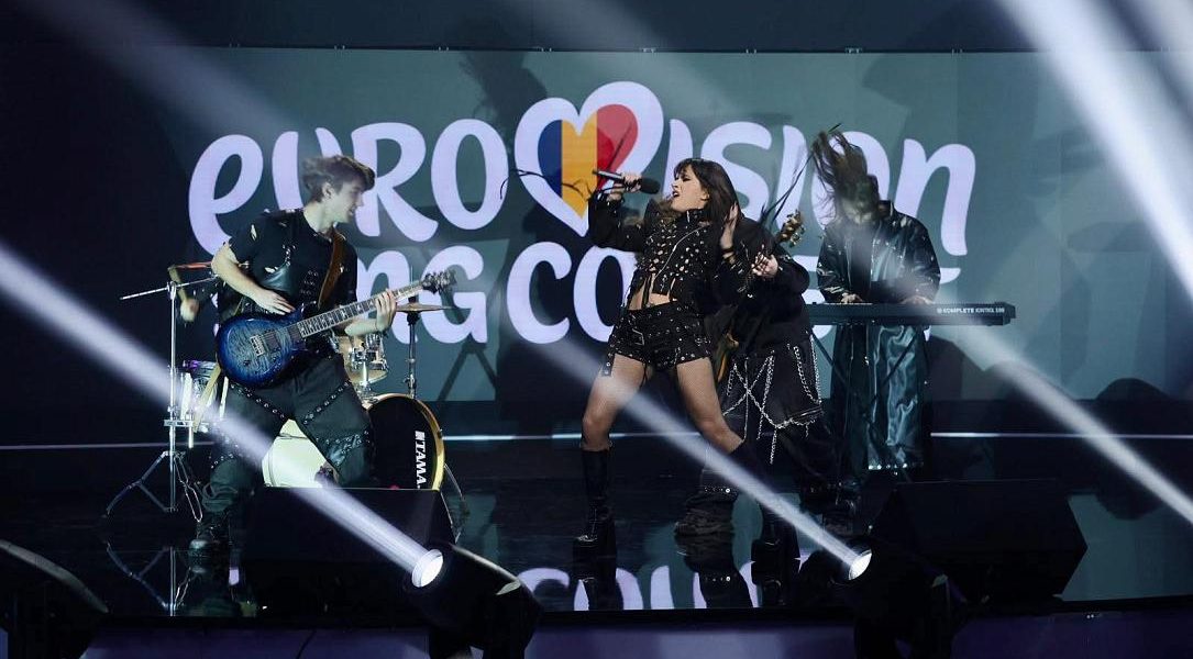 Controverse la Eurovision: Piesa României, „Choke Me”, criticată pentru versuri controversate Piesa României pentru Eurovision 2026, interpretată de Alexandra Căpitănescu, a stârnit dezbateri aprinse din cauza versurilor sale, fiind acuzată de glorificarea strangulării sexuale