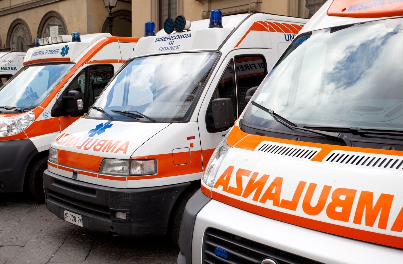 Șofer de ambulanță italian, suspectat de uciderea a cinci pacienți în timpul transportului Un șofer de ambulanță italian este investigat pentru uciderea a cinci pacienți, decesele survenind fie în timpul transportului medical, fie la scurt timp după acesta