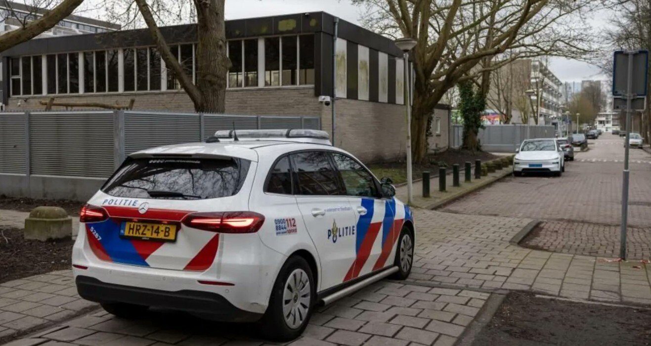 O explozie a avariat o școală evreiască din Amsterdam, în noaptea de vineri spre sâmbătă, incidentul fiind catalogat de primarul orașului drept un „atac deliberat împotriva comunității evreiești”