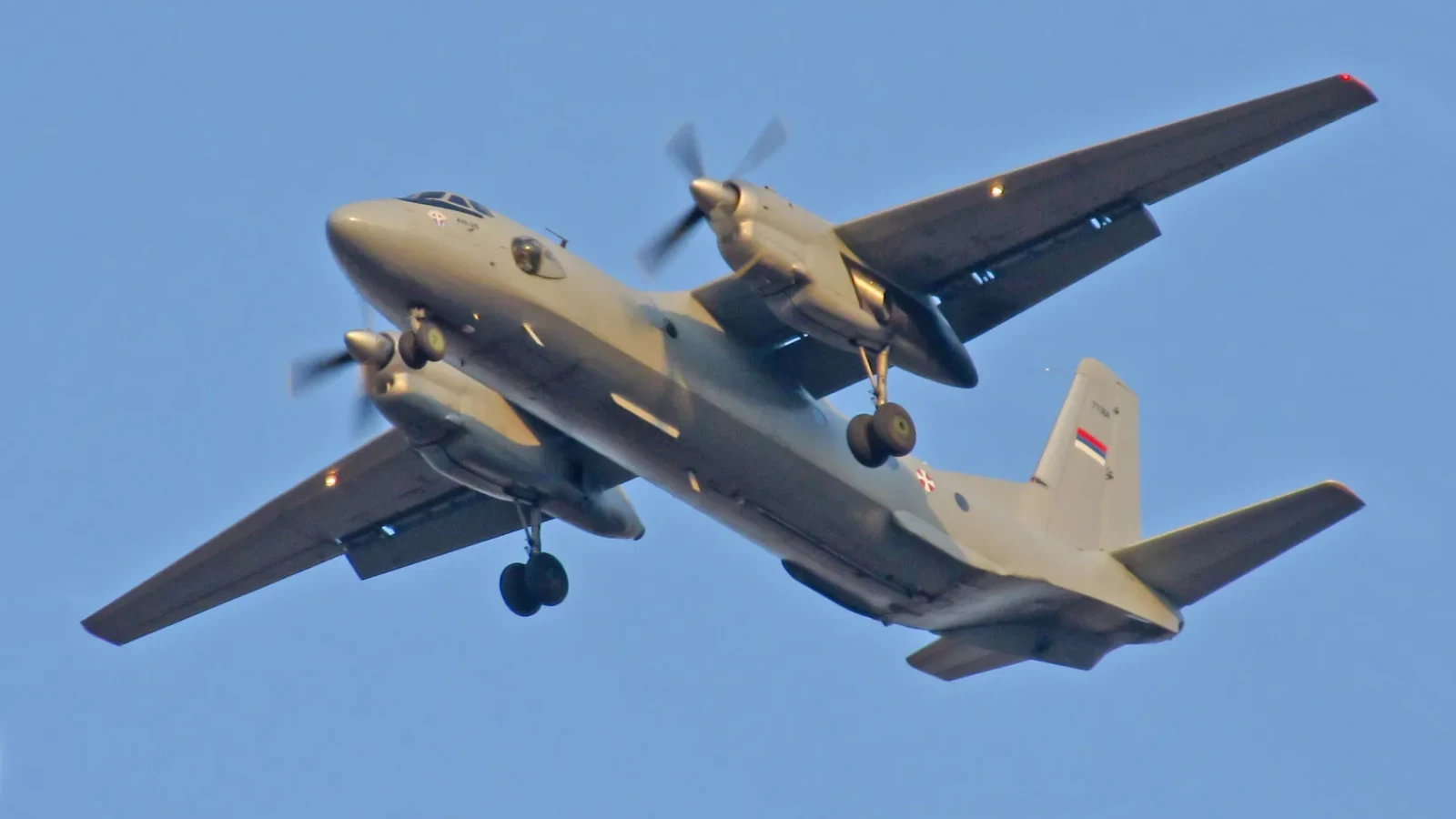 Dezastru aviatic în Crimeea: Un avion militar rusesc s-a prăbușit, toate cele 29 de persoane aflate la bord au murit Un avion de transport militar rusesc s-a prăbușit marți, după ce a survolat Peninsula Crimeea, anexată de Rusia, potrivit agențiilor internaționale de presă