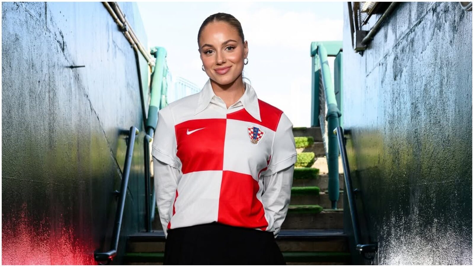 Ana Maria Markovic, fotbalista elvețiană considerată cea mai frumoasă din lume, a semnat cu o echipă din SUA Fotbalul feminin continuă să câștige teren în atenția publicului, iar Ana Maria Markovic, o tânără elvețiană cu origini croate, a captat atenția prin talentul său pe teren și prin aspectul său fizic