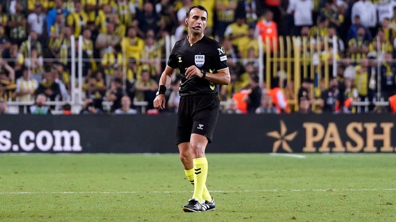Atilla Karaoğlan va arbitra VAR-ul la meciul Antalyaspor – Fenerbahçe Antalyaspor și Fenerbahçe se vor confrunta în această seară, de la ora 20:00, în cadrul etapei a 24-a din Trendyol Süper Lig