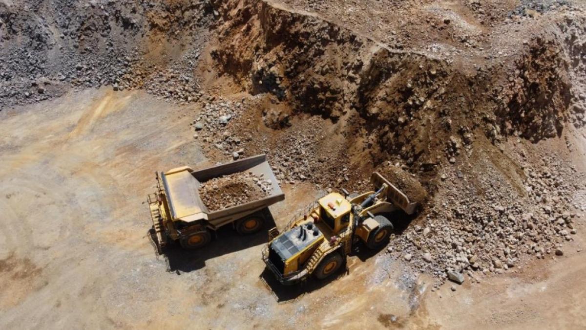 Zăcământ important de antimoniu, confirmat în Europa de Est: Laboratoarele din România participă la analiză Un proiect minier din Slovacia a adus la lumină descoperiri semnificative de aur și antimoniu, un metal critic pentru industria de apărare și tehnologie
